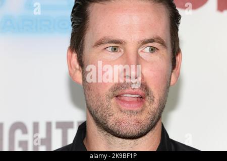 Der amerikanische Filmregisseur und Schauspieler Zach Cregger nimmt an der Premiere von „Barbarian“ beim Arrow FrightFest Teil, das am Cineworld Leicester Square in London stattfindet. Er wa Stockfoto