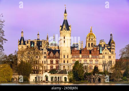 Schloss Schwerin, Sitz des landesparlaments Mecklenburg-Vorpommern am Ufer des Schweriner Sees Stockfoto