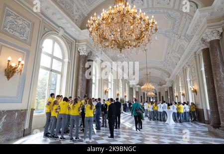 Brüssel, Belgien. 27. Oktober 2022. Illustration Foto aufgenommen während eines königlichen Empfangs für erfolgreiche Athleten im Jahr 2022, im königlichen Schloss in Laken - Laeken, Brüssel am Donnerstag, 27. Oktober 2022. Der König und die Königin luden die Medaillengewinnerinnen und Medaillengewinnerinnen zu Europa- oder Weltmeisterschaften oder den World Games in Birmingham ein. BELGA FOTO BENOIT DOPPAGNE Kredit: Belga Nachrichtenagentur/Alamy Live News Stockfoto