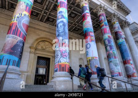 Deface-Ausstellung cambridge fitzwilliam Museum Pop Art grüne klassische Fassade Stockfoto