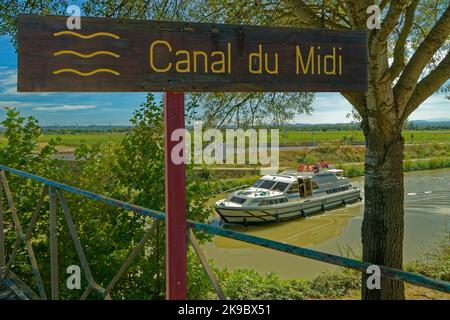 Der Canal du Midi in Roubia im Departement Aude in Südfrankreich. Stockfoto