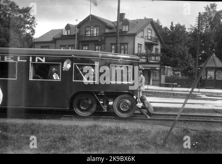 Michelin Waggon zu Besuch. Im Jahr 1930s wurde in Schweden und Dänemark ein Zug mit Gummirädern von Michelin getestet. Stockfoto