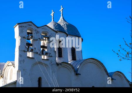 Kathedrale der Geburt von Johannes dem Vorläufer. Schöne Aussicht auf das Kloster. Meilensteine in der Geschichte. Sonniger Tag. Stockfoto