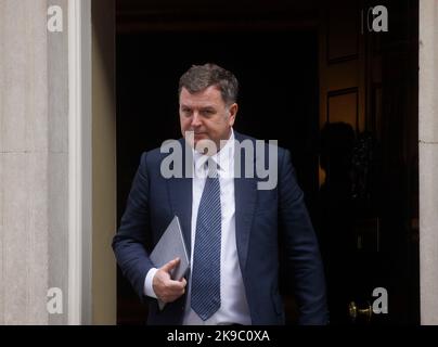 Mel Stride, Staatssekretär für Arbeit und Pensionen, in der Downing Street für ein Kabinett Stockfoto