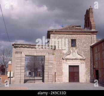 EXTERIEUR- FACHADA DEL CONVENTO CHICO FUNDADO EN 1596 JUNTO AL COLEGIO PUBLICO DUQUE DE ALBA. LAGE: CONVENTO DE LAS CARMELITAS DESCALZAS. LOECHES. MADRID. SPANIEN. Stockfoto