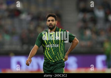 Perth Stadium, Perth, Australien. 27. Oktober 2022. T20 International Cricket Pakistan versus Zimbabwe; Haris rauf of Pakistan Credit: Action Plus Sports/Alamy Live News Stockfoto