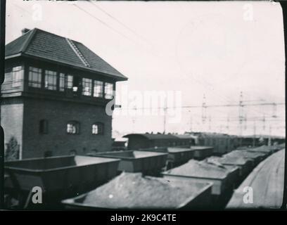 Erzprobe auf Svartön am Bahnhof Luleå. Bereits 1883 begannen die Bauarbeiten für die Luleå Gällivare-Eisenbahn - Luossavaara - Victoriahamn in Svartön bei Luleå. Es dauerte fast 6 Jahre, bis der erste Erzzug 1888 nach Luleå abfuhr. Die Strecke wurde von der Schweden & Norwegen Railway gebaut. Stockfoto