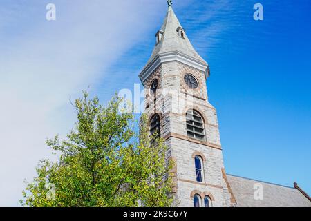 Erste Kongregationskirche in Great Barrington, Massachusetts, USA. Im Herbst geschossen Stockfoto