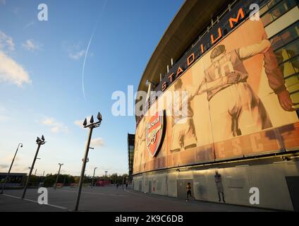 London, Großbritannien. 27. Oktober 2022. London, England, Oktober 27. 2022: Die Außenansicht des Emirates Stadions vor dem UEFA Womens Champions League Fußballspiel zwischen Arsenal und FC Zürich im Emirates Stadium in London, England. (James Whitehead/SPP) Quelle: SPP Sport Press Foto. /Alamy Live News Stockfoto