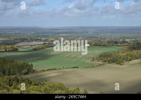 Walbury Hill, West Berkshire Blick nach Norden über Inkpen nach Hungerford nach Aldbourne und am Horizont zum Foxhill Mast. Membury Mast rechts. Stockfoto