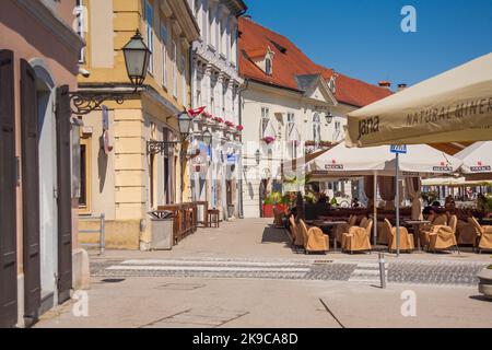 SAMOBOR, KROATIEN-22. Mai 2022: Das Stadtzentrum von Samobor, ist eine Touristenattraktion Stockfoto