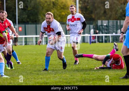 England übernahm Wales bei der Rugby League-Weltmeisterschaft für körperliche Behinderungen 2022 im Victoria Park, Warrington. England Spieler läuft für die Linie Stockfoto