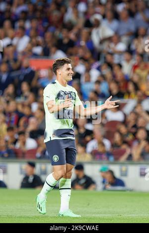 BARCELONA - 24. AUGUST: Julian Alvarez in Aktion beim Freundschaftsspiel zwischen dem FC Barcelona und Manchester City im Spotify Camp Nou Stadium am August Stockfoto