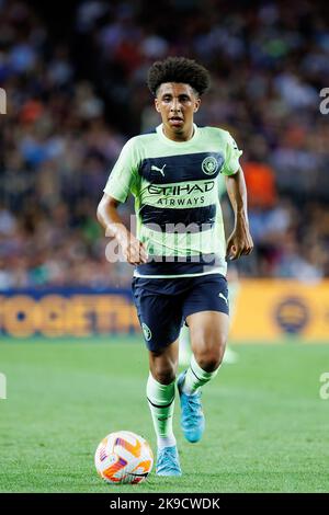 BARCELONA - AUG 24: Rico Lewis in Aktion während des Freundschaftsspiel zwischen dem FC Barcelona und Manchester City im Spotify Camp Nou Stadium am August Stockfoto