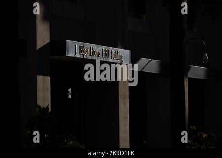 Washington, USA. 27. Oktober 2022. Eine allgemeine Ansicht des J. Edgar Hoover Federal Bureau of Investigation (FBI) Building, in Washington, DC, am Donnerstag, den 27. Oktober, 2022. (Graeme Sloan/Sipa USA) Quelle: SIPA USA/Alamy Live News Stockfoto