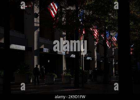 Washington, USA. 27. Oktober 2022. Eine allgemeine Ansicht des J. Edgar Hoover Federal Bureau of Investigation (FBI) Building, in Washington, DC, am Donnerstag, den 27. Oktober, 2022. (Graeme Sloan/Sipa USA) Quelle: SIPA USA/Alamy Live News Stockfoto