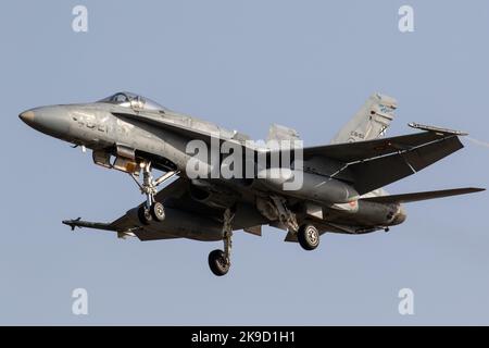 Eine F-18 Hornet von Ala 46 kommt nach einer Mission während der SIRIO 22 Übung nach Hause. Stockfoto