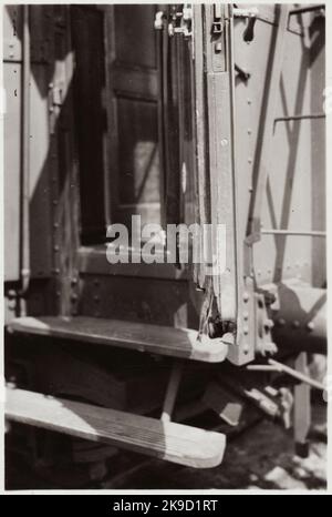 Bilder der Staatsbahnen, SJ ACO4 2960 nach dem Bombenanschlag in Narvik. Stockfoto