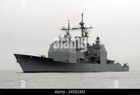 Die US Navy (USN) Ticonderoga Class Guided Missile Cruiser USS ANTIETAM (CG 54) US Navy Stockfoto