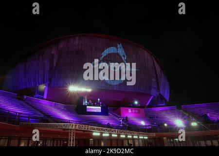 Rom Italien - 22. Oktober 2022: Die Stände mit den Stufen mit dem Logo des Filmfestivals von Rom im Auditorium Parco della Musica. Stockfoto