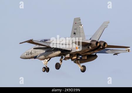 Die spanische Luftwaffe Hornet landet auf dem Luftwaffenstützpunkt Gando während der SIRIO 22-Übung. Stockfoto