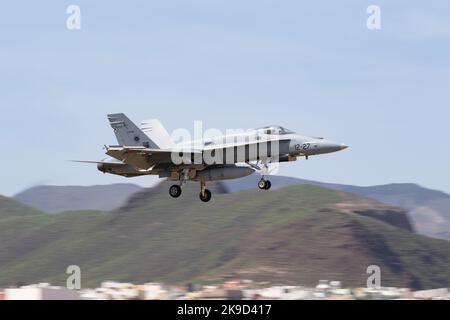 Die Hornets der spanischen Luftwaffe landen während der SIRIO 22-Übung auf dem Luftwaffenstützpunkt Gando. Stockfoto