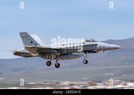 Die Hornets der spanischen Luftwaffe landen während der SIRIO 22-Übung auf dem Luftwaffenstützpunkt Gando. Stockfoto