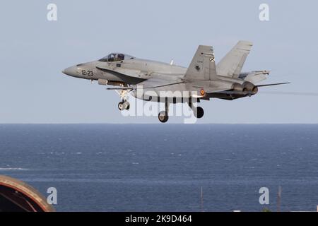 Die Hornets der spanischen Luftwaffe landen während der SIRIO 22-Übung auf dem Luftwaffenstützpunkt Gando. Stockfoto