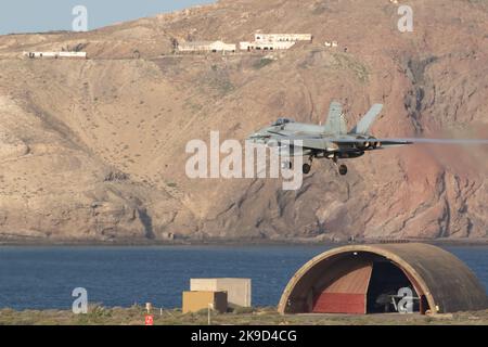 Die Hornets der spanischen Luftwaffe landen während der SIRIO 22-Übung auf dem Luftwaffenstützpunkt Gando. Stockfoto