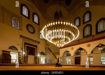 Antalya, Türkei - 07 22 2021: Blick von der Omer Pascha Moschee im Stadtteil Elmalı von Antalya. Stockfoto