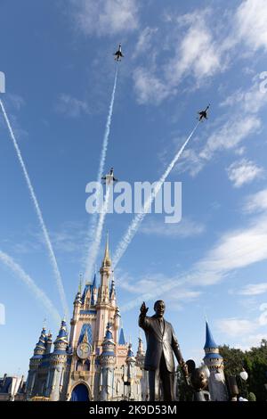 Oct 27, 2022 US Air Force Thunderbirds Over Magic Kingdom, Walt Disney World, Orlando, Florida Stockfoto