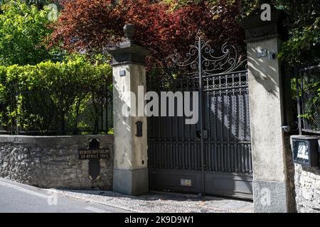 Der Ort, an dem Benito Mussolini und Claretta Petacci in Giulino di Mezzegra - Tremezzina, Como, Lombardei, Italien getötet wurden Stockfoto