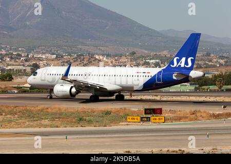 Malaga, Spanien. 21. August 2022. Ein SAS Connect Airbus 320 NEO steht am Flughafen Malaga Costa del Sol an. SAS Connect ist eine irische Tochtergesellschaft von Scandinavian Airlines und damit die SAS Group. Die Fluggesellschaft betreibt ausschließlich Flüge im Auftrag von SAS mit einer Flotte von Airbus A320neo-Flugzeugen. (Foto: Fabrizio Gandolfo/SOPA Images/Sipa USA) Quelle: SIPA USA/Alamy Live News Stockfoto