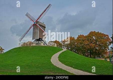 Sint Janshuismill eine Holzmühle aus dem 18.. Jahrhundert am Stadtrand von Brügge (Brügge) Flandern Belgien Stockfoto