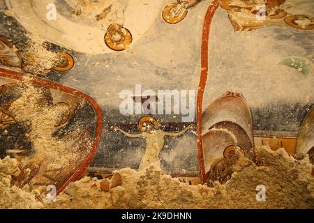 Milas, Mugla, Türkei. 10. September 2022: Das Kloster Yediler, das man über einen 2 Kilometer langen Spaziergang vom Dorf Gölyaka rund um den Bafa-See erreichen kann, gehört dazu Stockfoto