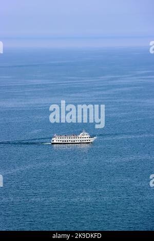 Nautica Queen Clevelands Dining Kreuzfahrtschiff weit draußen auf dem Lake Erie vor der Küste von Ohio Stockfoto