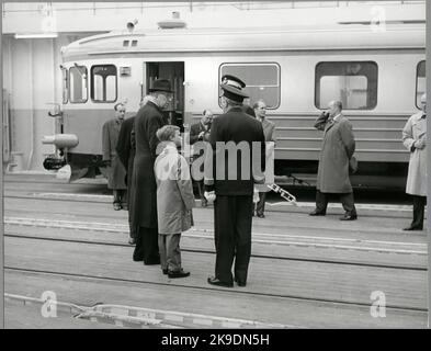 König Gustaf VI. Adolf an Bord der Trelleborg-Eisenbahnfähre. Stockfoto