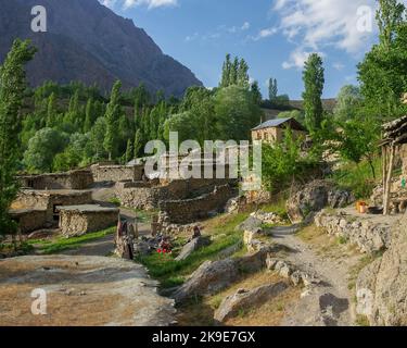 Ländliche Dorflandschaft Blick in der schönen und abgelegenen Yaghnob Tal in der Provinz Sughd, Tadschikistan Stockfoto