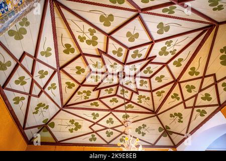 Schamanen an der Decke eines Raumes im Museu Condes de Castro Guimarães in Cascais, Portugal. Die Familie hatte teilweise irische Abstammung. Stockfoto