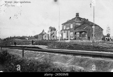 Das Verkehrsgebiet wurde 1901 erbaut. Die Station hieß vor 1916 Valsjö. Das Bahnhofshaus, zweistöckiges Holz. Im Jahr 1940s wurden sowohl Bahnhofshäuser als auch Hof abgenutzt. Stockfoto