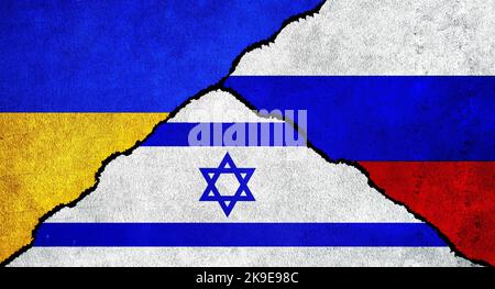 Russland, die Ukraine und Israel flaggen gemeinsam an der Wand. Diplomatische Beziehungen zwischen Russland, Israel und der Ukraine Stockfoto