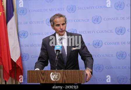 United Nations, New York, USA, 27. Oktober 2022 - Rafael Grossi, Generaldirektor der Internationalen Atomorganisation (IAEA), hält heute im UN-Hauptquartier in New York City eine Pressekonferenz zum Weltfrieden und zur Weltsicherheit ab. Foto: Luiz Rampelotto/EuropaNewswire FOTOKREDIT ERFORDERLICH. Quelle: dpa picture Alliance/Alamy Live News Stockfoto