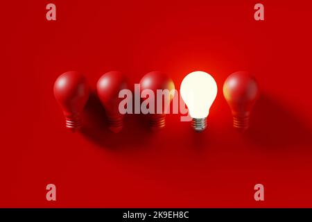 Anders und kreativ denken. Eine gute Idee oder Lösung zu finden. Individualität, Originalität, Unterschied und Einzigartigkeit. Glühbirnen in einem Stockfoto