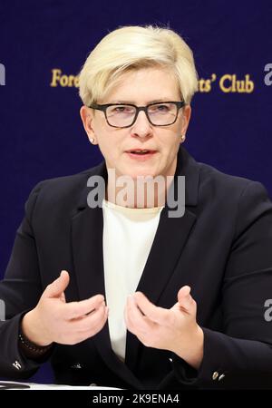 Tokio, Japan. 28. Oktober 2022. Die litauische Premierministerin Ingrida SIMONYTE spricht am Freitag, den 28. Oktober 2022, im Club der Auslandskorrespondenten Japans in Tokio. SIMONYTE ist jetzt hier, um sich mit japanischen Beamten auszutauschen, während Japan und Litauen den 100.. Jahrestag der bilateralen Beziehungen feiern. Quelle: Yoshio Tsunoda/AFLO/Alamy Live News Stockfoto