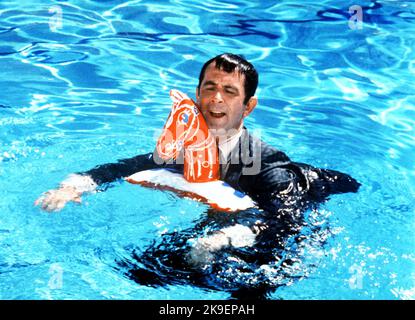 DON ADAMS in GET SMART (1965), Regie: GARY NELSON, DON ADAMS und BRUCE BILSON. Kredit: CBS TV/NBC/Album Stockfoto