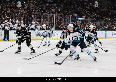 Los Angeles, Kalifornien, USA. 27. Oktober 2022. DYLAN DEMELO von den NHL-Nikepeg-Jets fährt während eines Spiels gegen die Los Angeles Kings in der Crypto.com Arena in Los Angeles, Kalifornien, am 25. Oktober 2022 ins Netz (Bildnachweis: © Alex Cave/ZUMA Press Wire) Bildnachweis: ZUMA Press, Inc./Alamy Live News Stockfoto