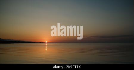 Sunrise Panoramablick zum Issyk-Kul See in Cholpon-Ata, Kirgisistan Stockfoto