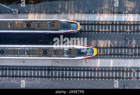 DONCASTER, GROSSBRITANNIEN - 13. OKTOBER 2022. Eine Luftaufnahme der Diesel-Elektroflotte von Hitach Azuma mit Hochgeschwindigkeitszügen im LNER-Wartungsdepot i Stockfoto