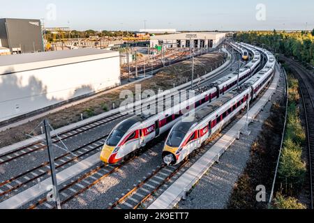 Eine Luftaufnahme der Diesel-Elektroflotte der Hitach Azuma mit Hochgeschwindigkeitszügen im LNER-Wartungsdepot in Doncaster Stockfoto