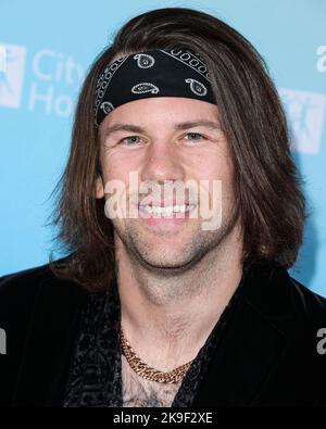 WEST HOLLYWOOD, LOS ANGELES, KALIFORNIEN, USA - 27. OKTOBER: Der amerikanische Sänger Caleb Shomo kommt bei der Spirit of Life Gala 2022 der Stadt der Hoffnung an, die am 27. Oktober 2022 im Pacific Design Center in West Hollywood, Los Angeles, Kalifornien, USA, stattfand. (Foto von Xavier Collin/Image Press Agency) Stockfoto